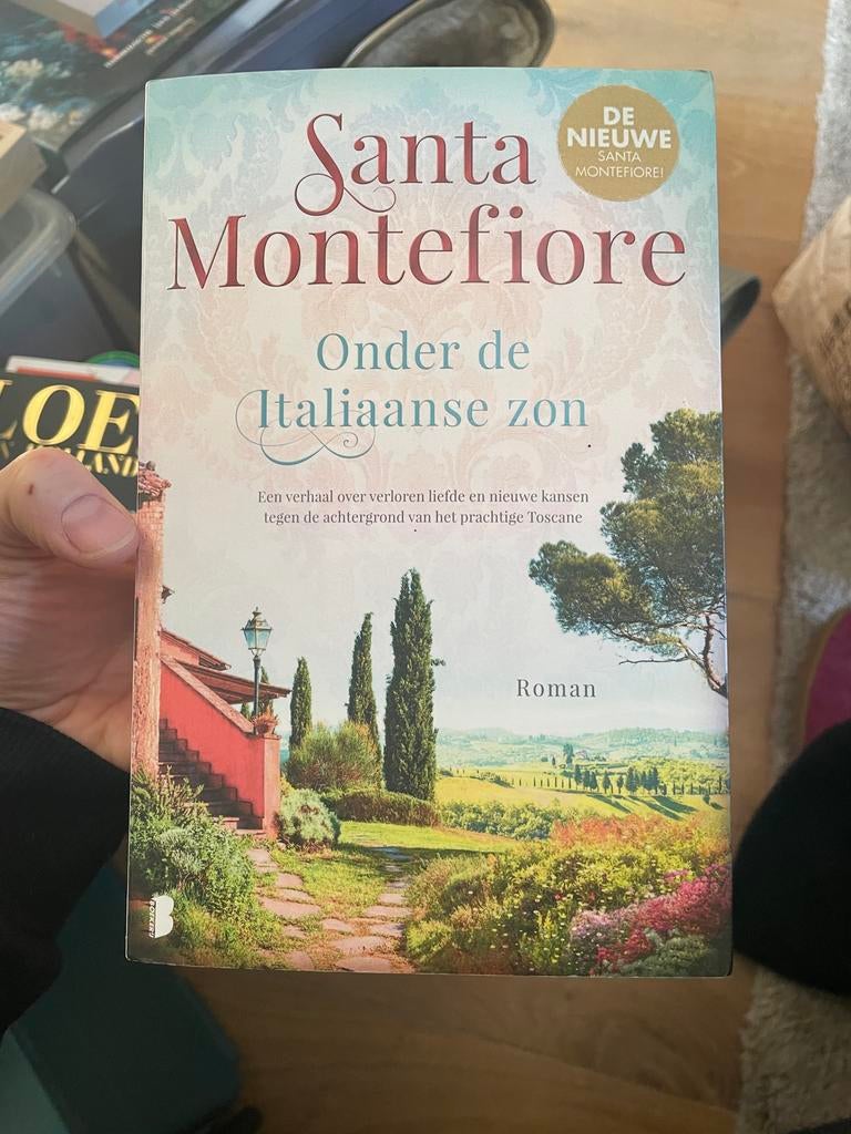 Santa Montefiore - Onder de Italiaanse zon (Roman), Ophalen of Verzenden, Gelezen, Nederland