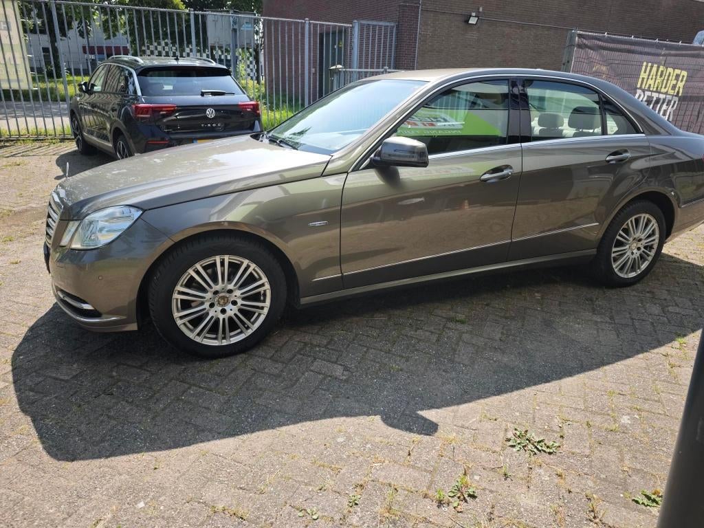 Mercedes-Benz E-Klasse E200 CDI BE Aut7 2012 Grijs, Auto's, Automaat, Beige, Leder, Diesel