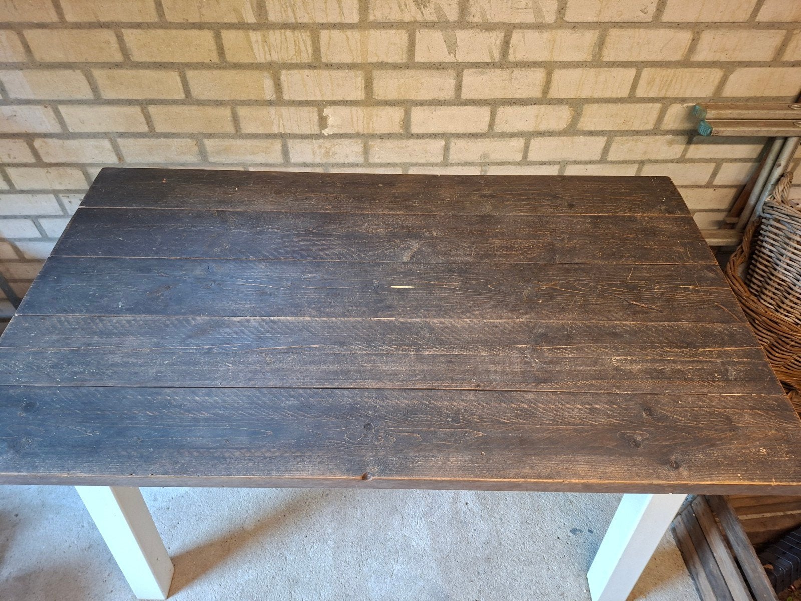 Robuuste houten tafel met wit onderstel, Ophalen, Gebruikt, 100 tot 150 cm, Rustiek