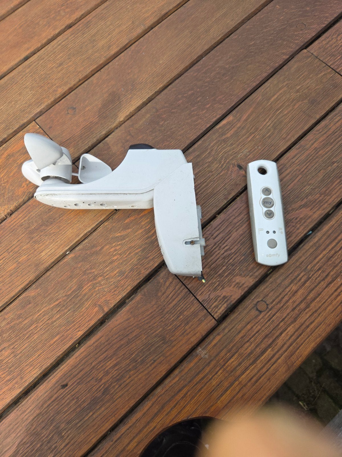 Somfy afstandsbediening en zonne/wind meter, Ophalen