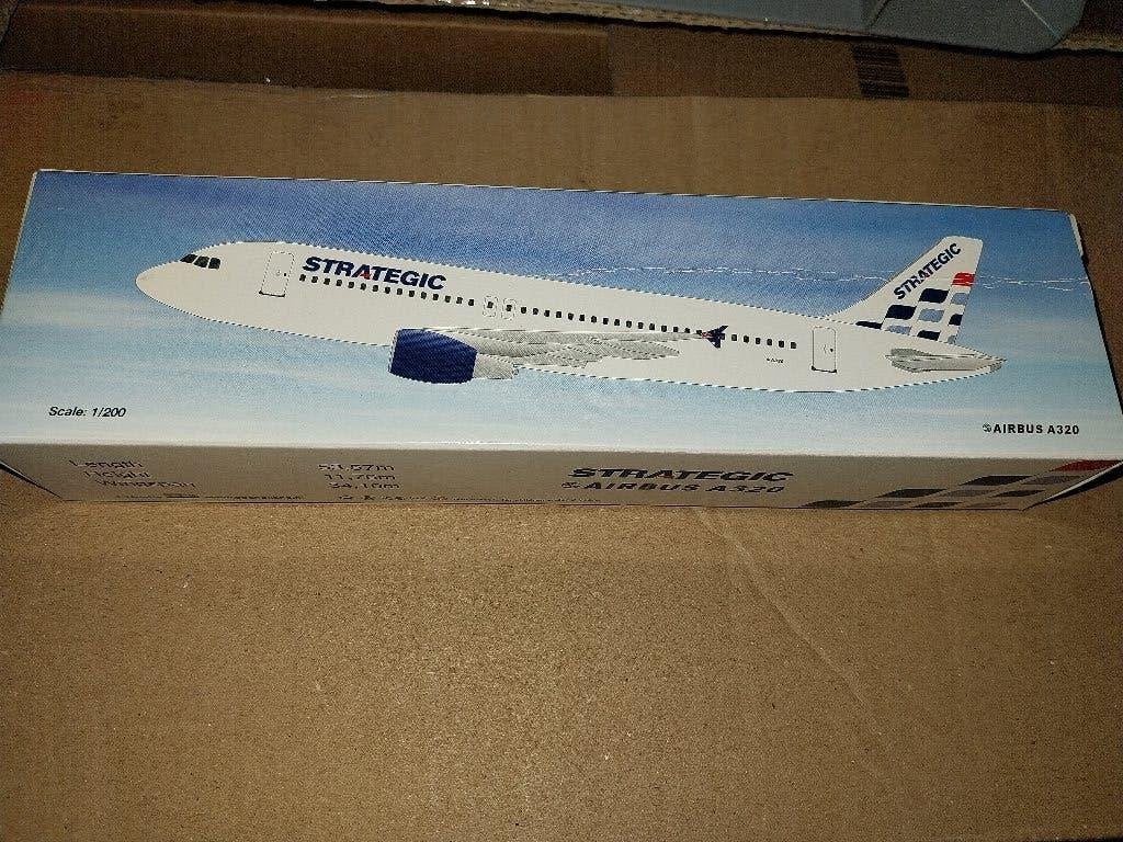 Strategic Airlines Airbus A320 1/200 schaalmodel vliegtuig, Ophalen of Verzenden, Nieuw, Schaalmodel