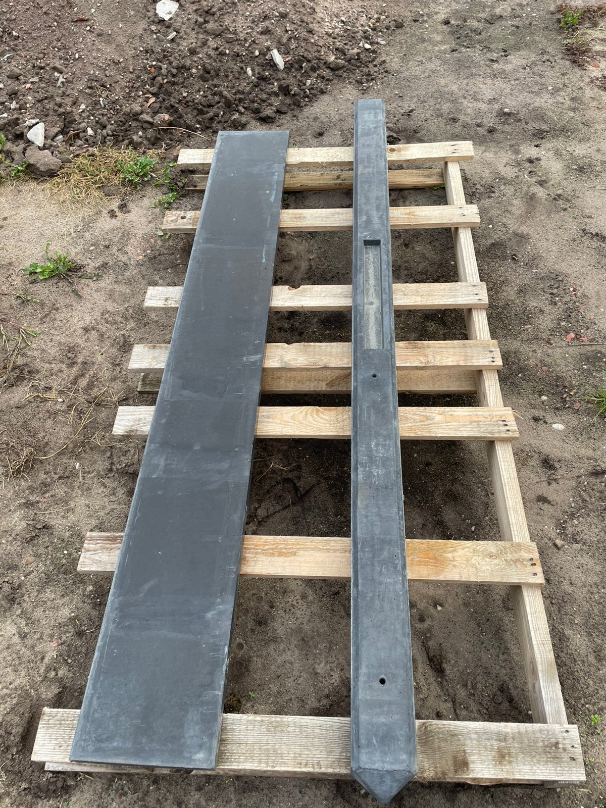 Betonpaal en onderplaat, Ophalen, Minder dan 25 mm, Zo goed als nieuw, Minder dan 200 cm