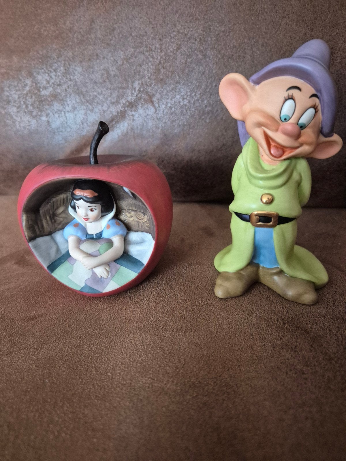 WDCC Disney: Sneeuwwitje en Dopey beeldjes met certificaten, Verzamelen, Ophalen, Sneeuwwitje of Doornroosje, Zo goed als nieuw