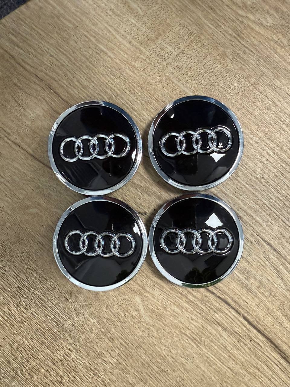 Nieuwe Audi 61mm Zwart Naafdoppen Naafkapjes Naafkappen, Auto diversen, Wieldoppen, Ophalen of Verzenden, Nieuw