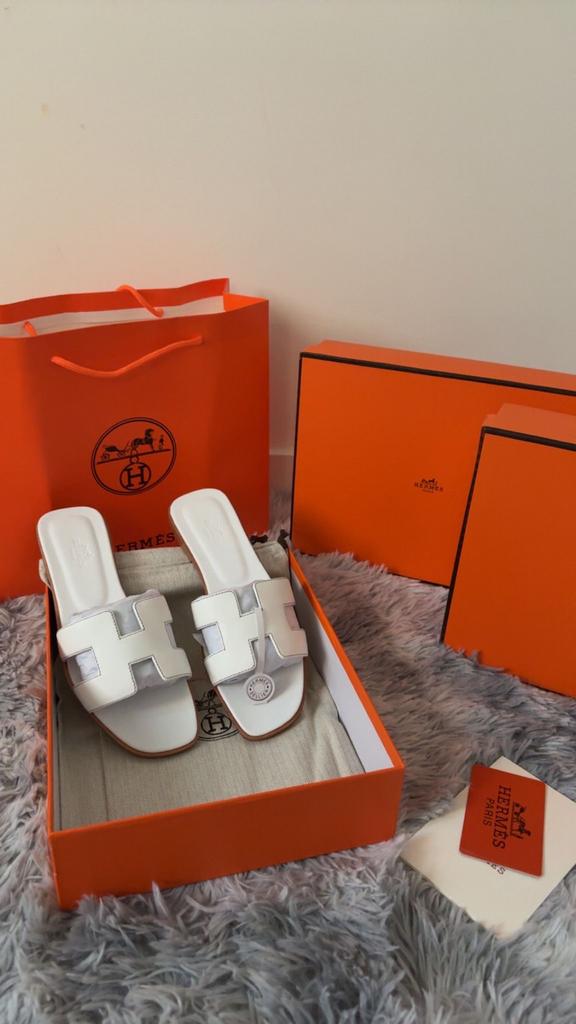 Hermès Oran Sandalen - Nieuw in doos, Kleding | Dames, Schoenen, Nieuw, Sandalen of Muiltjes, Wit, Ophalen of Verzenden