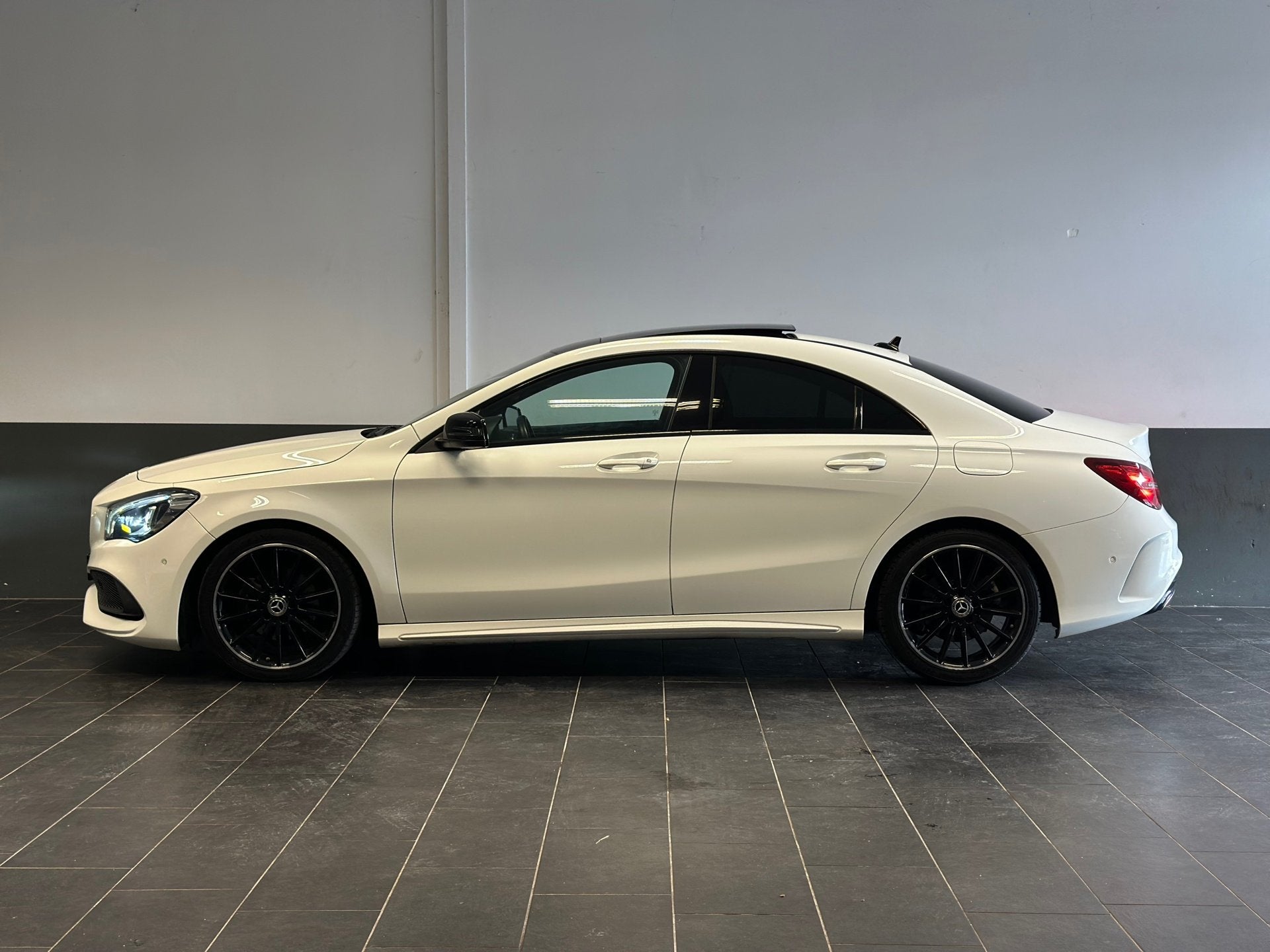 Foto 4 van Mercedes-Benz CLA-klasse 200 Business AMG , Night , Pano , F