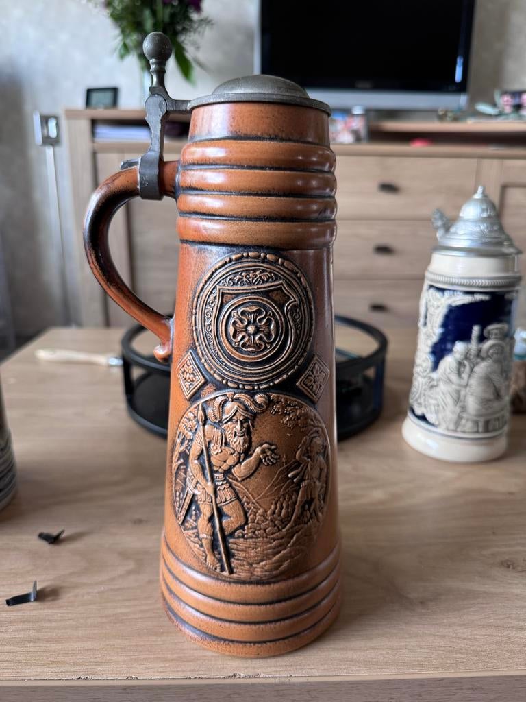 Vintage Duitse Bierpul met Reliëf en Tin Deksel, Verzamelen, Ophalen, Zo goed als nieuw, Pul(len), Overige merken