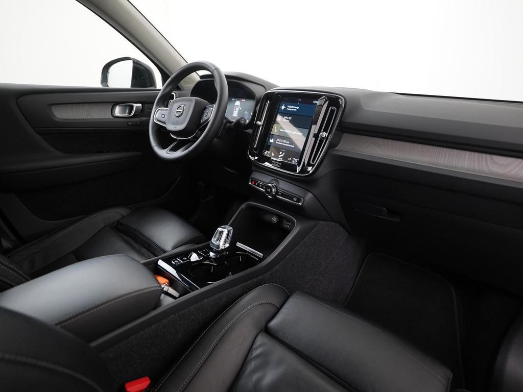 Volvo XC40 1.5 T5 Recharge Inscription | Panoramadak | Harma, 12 maanden, Euro 6, 1712 kg, Zwart