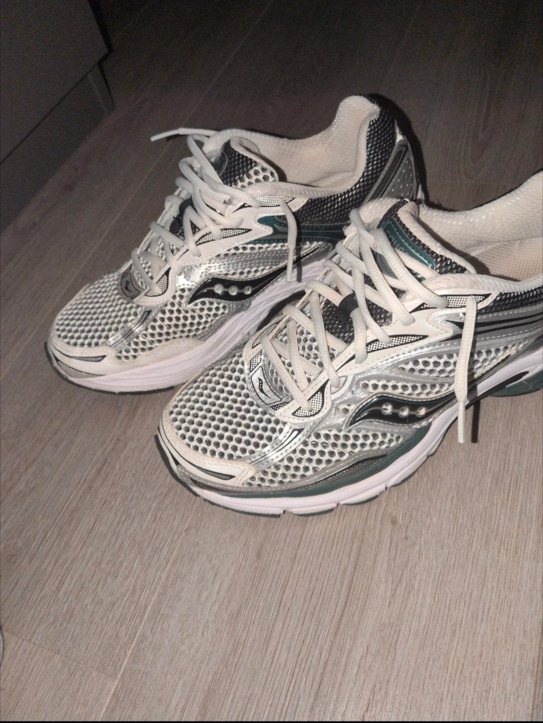 Saucony Hardloopschoenen - Maat 42, Sport en Fitness, Gebruikt, Hardloopschoenen, Hardlopen, Saucony