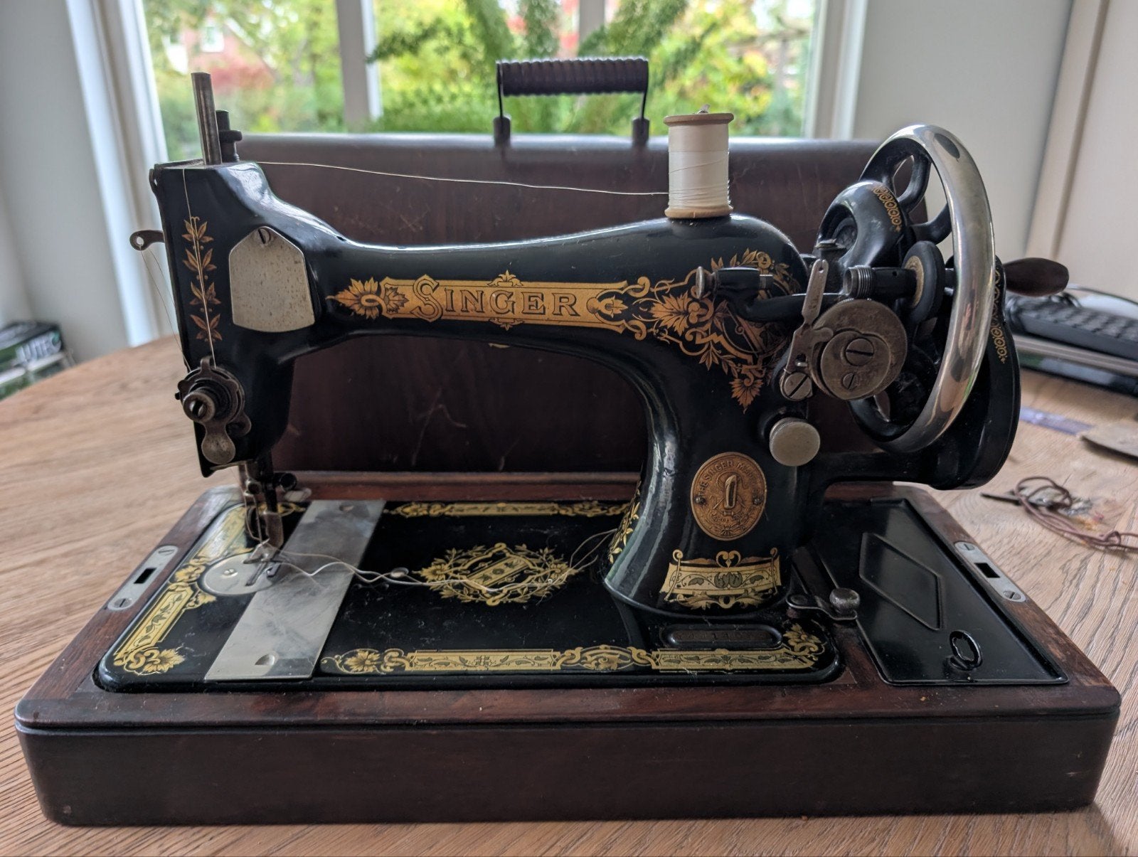 hand naaimachine, Ophalen
