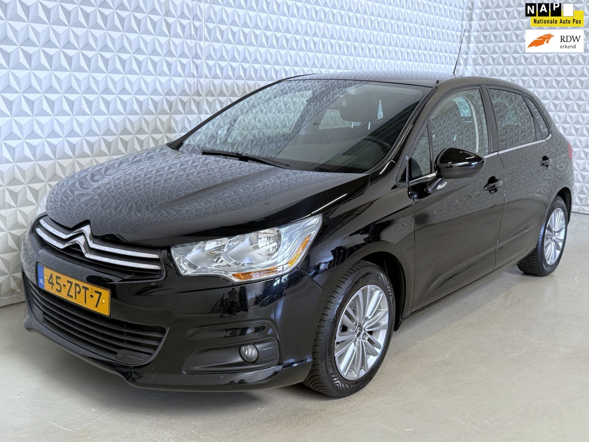 Citroen C4 1.6 VTi in SUPER NETTE STAAT! 158.000km (2013), Auto's, Citroën, Voorwielaandrijving, Euro 5, 4 cilinders, Zwart