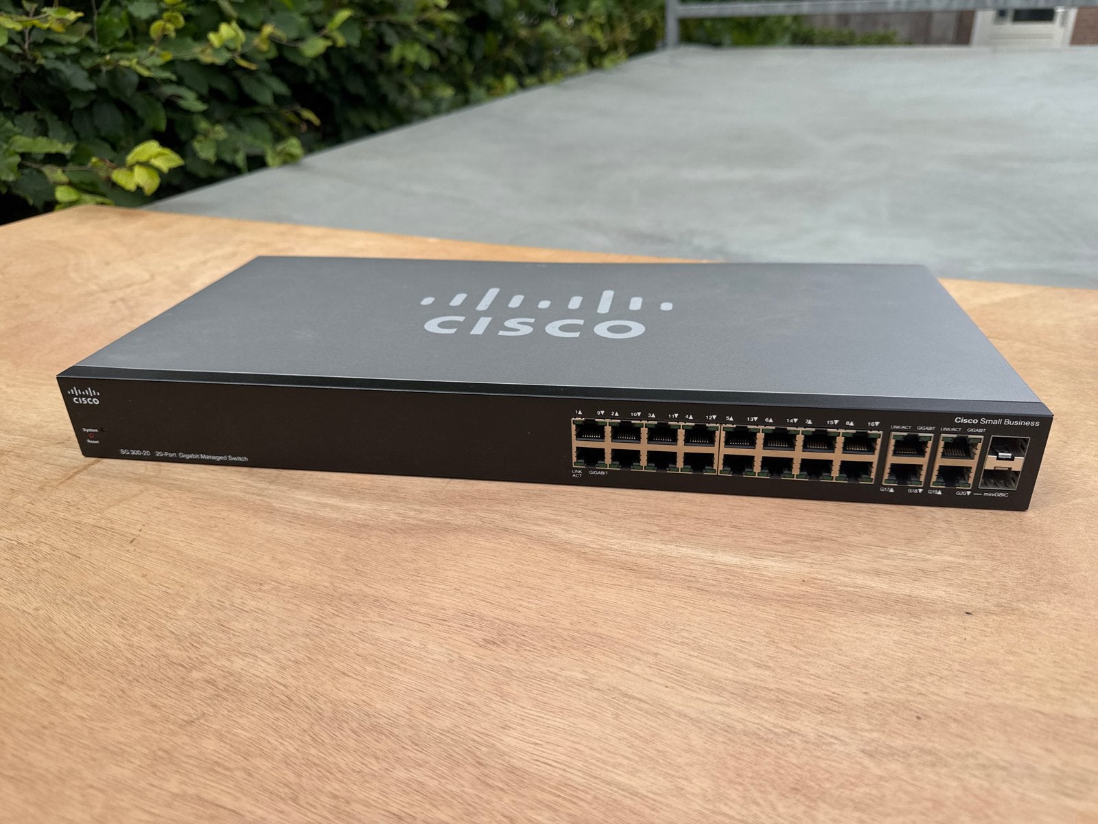 Cisco SG-300-20 Gigabit Managed Switch, Computers en Software, Ophalen of Verzenden, Gebruikt