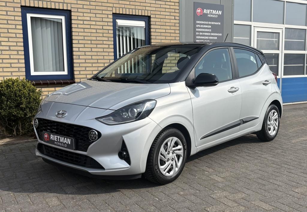 Hyundai i10 1.0 Premium CAMERA-1E EIGENAAR-BTW (bj 2021), Auto's, Keurmerk '100% Onderhouden', Gebruikt, 899 kg, 4 stoelen