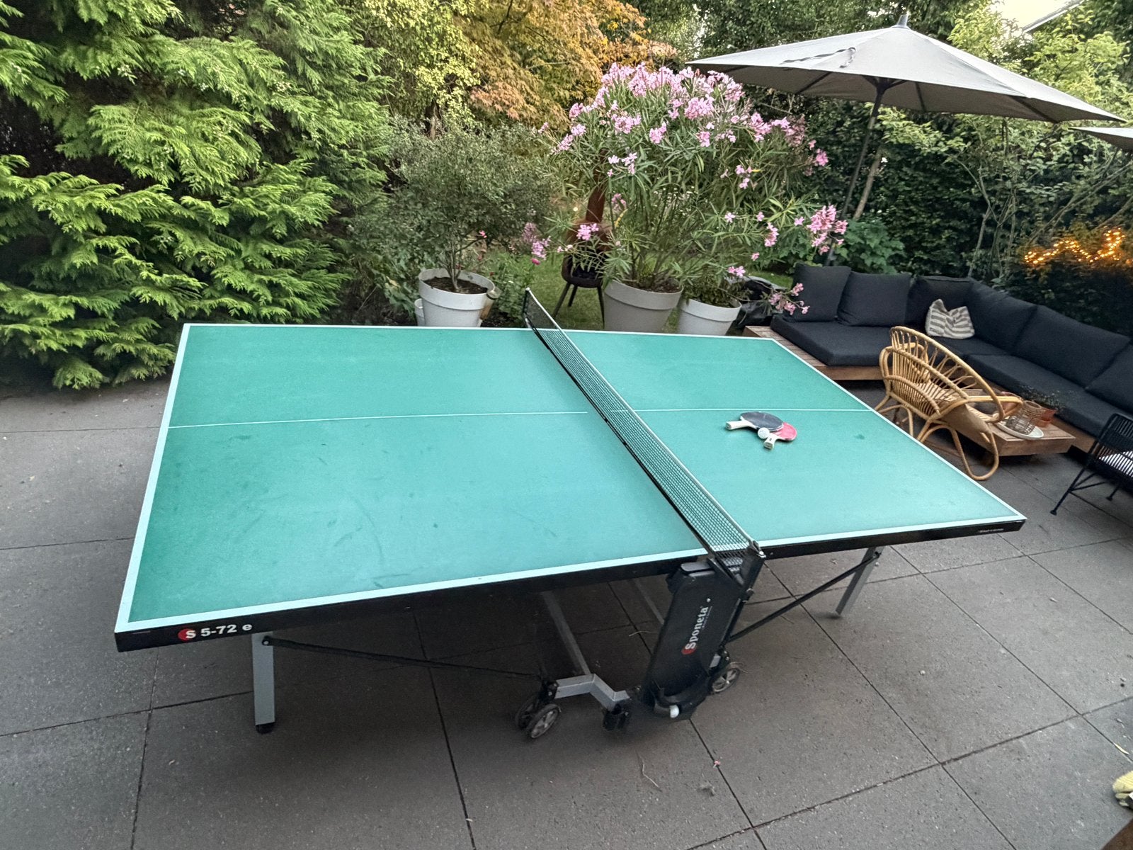 Sponeta tafeltennistafel S 5-72 e GROEN BLAD, Ophalen, Gebruikt, Tafel Outdoor, Verrijdbaar