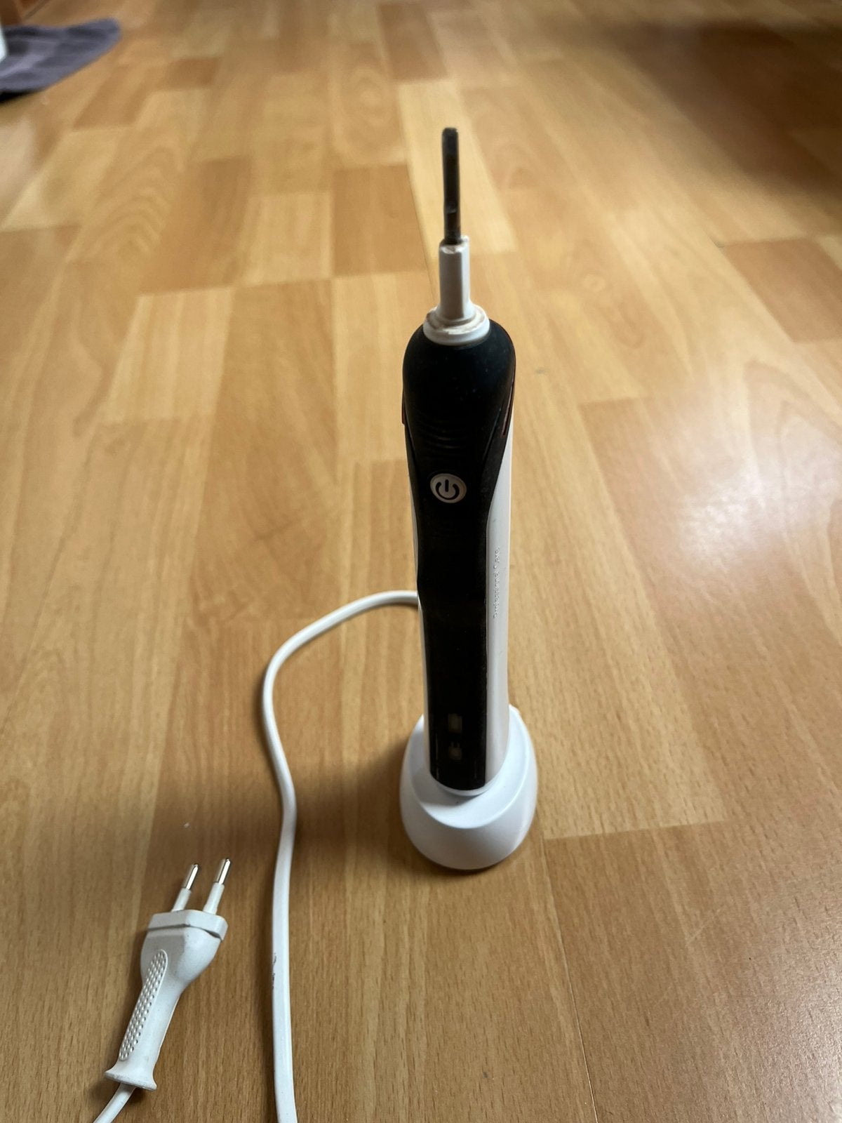 Oral-B Elektrische Tandenborstel met Oplader, Ophalen of Verzenden, Gebruikt, Mondverzorging