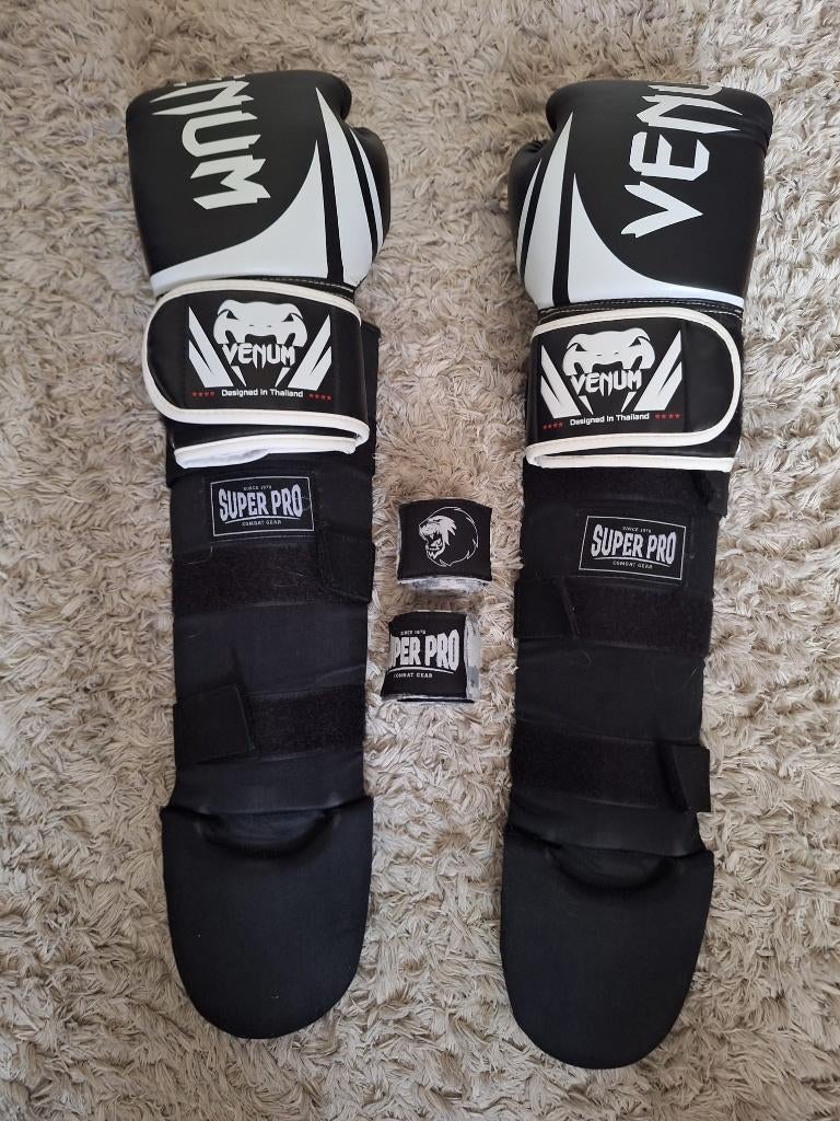 kickboks handschoenen, scheen berschermers en bandages, Ophalen of Verzenden, Gebruikt, Bokshandschoenen