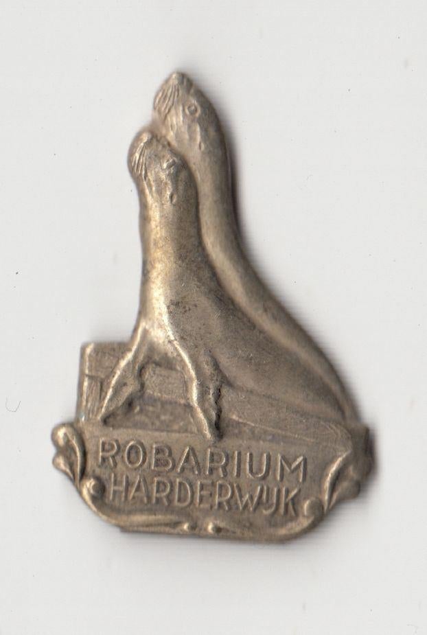 alleen schildje (geen naald) Robarium Harderwijk speldje, Gebruikt, Niet vindbaar, Niet vindbaar, Speldje of Pin