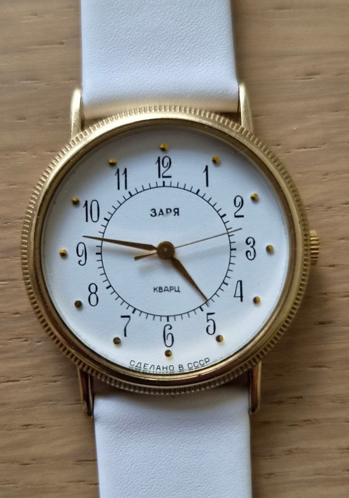 Zarya Kwarts Horloge - Goudkleurig met Wit Leren Bandje, Overige merken, Overige materialen, Leer, Polshorloge