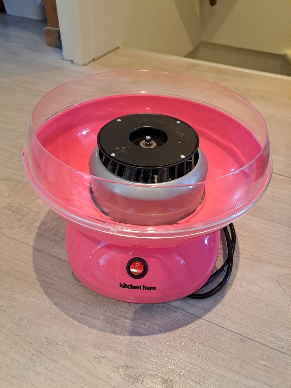 Kitchen Hero Candyfloss Maker - Roze Suikerspinmachine, Huis en Inrichting, Keuken | Keukenbenodigdheden, Gebruikt, Overige typen