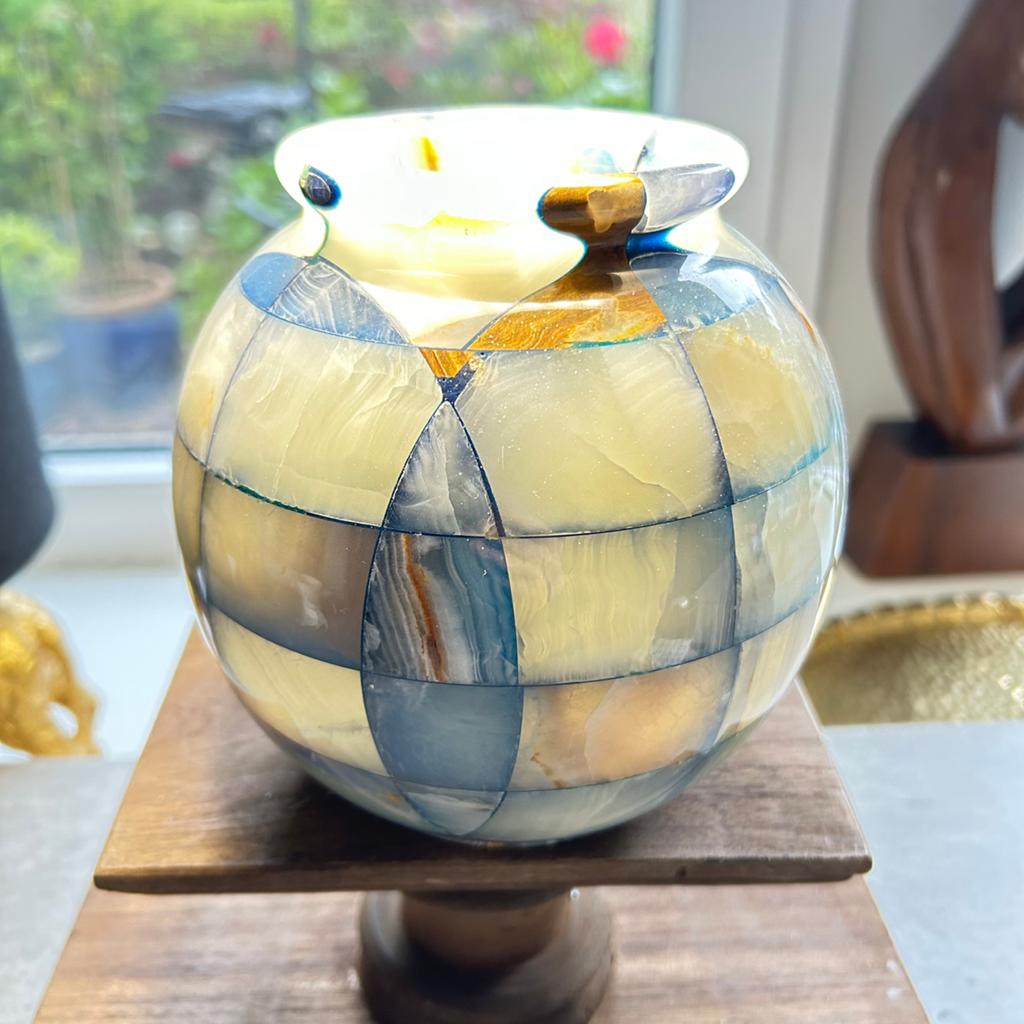 Zware edelsteen agaat vaas urn pot 2900 gram, 15,5 cm hoog, Antiek en Kunst, Curiosa en Brocante, Ophalen of Verzenden