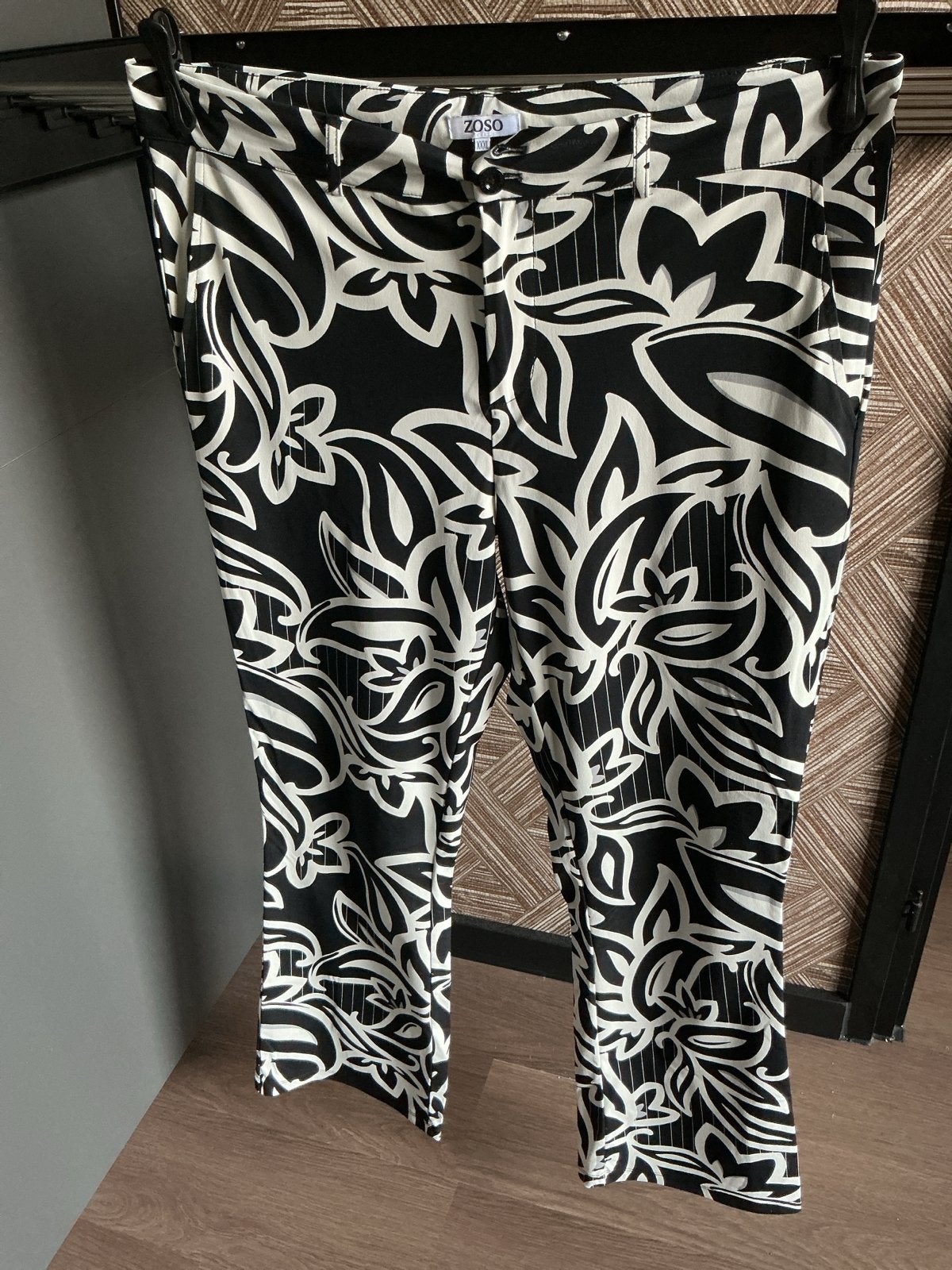 ZOSO Broek Zwart/Wit Bloemenprint Maat XXXL, travelstof, Zwart, Maat 46/48 (XL) of groter, Ophalen of Verzenden, Zo goed als nieuw