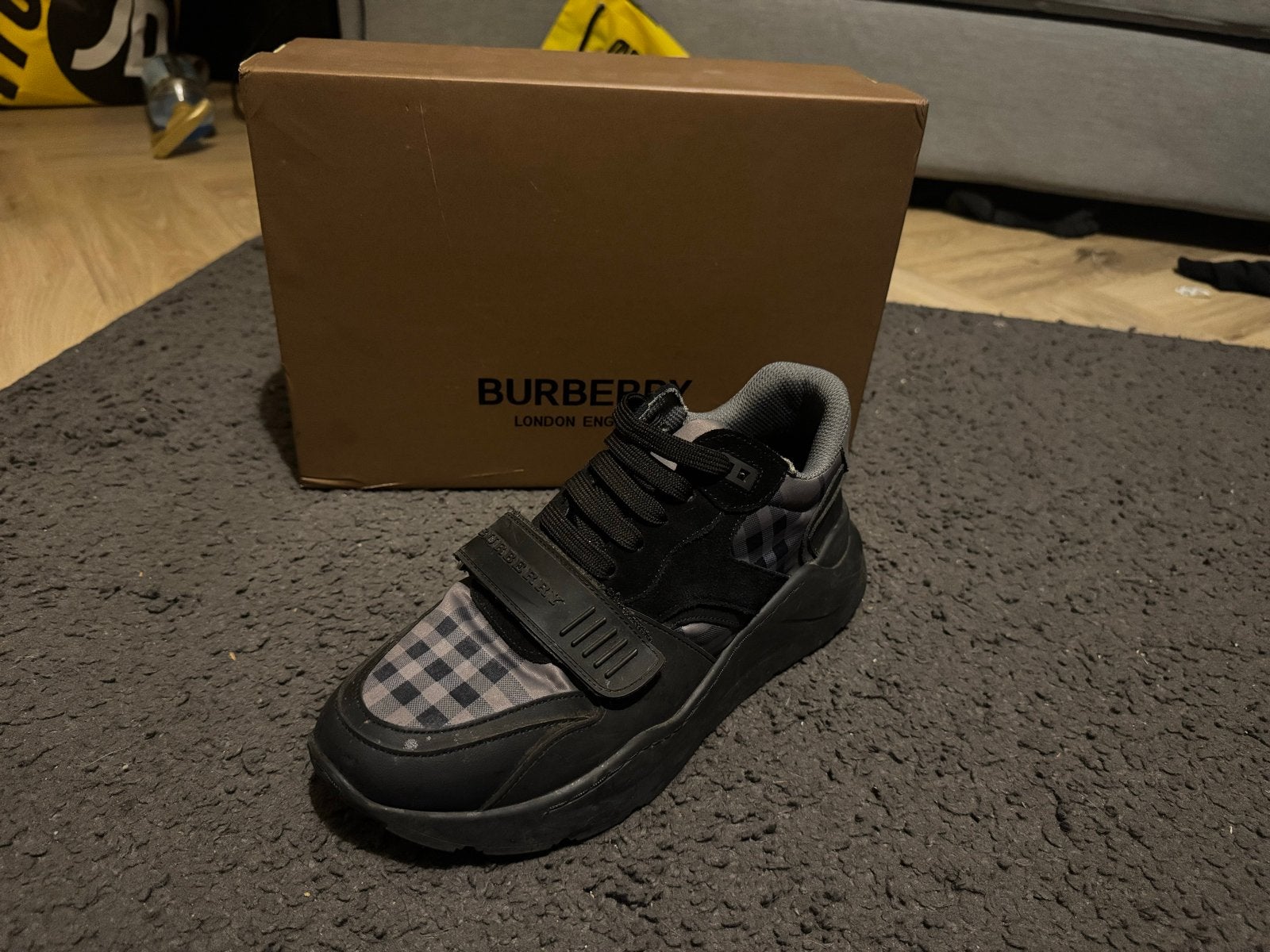 Burberry Sneakers - Zo goed als nieuw, Ophalen, Zo goed als nieuw, Zwart, Sneakers of Gympen