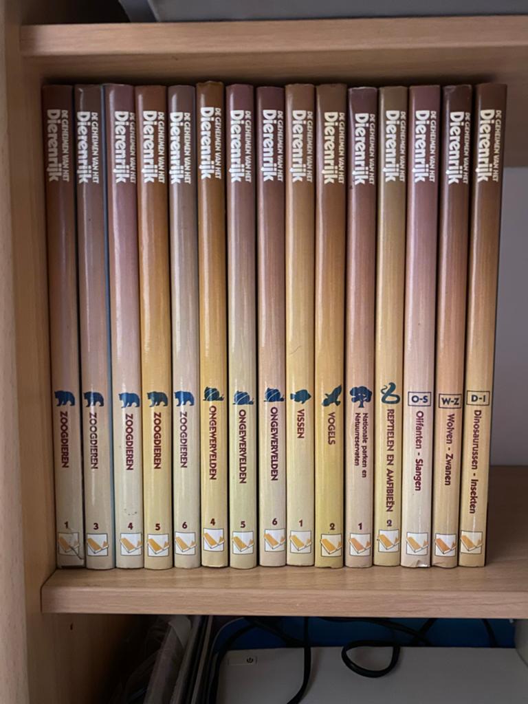 De Geheimen van het Dierenrijk - 15 boeken, Boeken, Ophalen