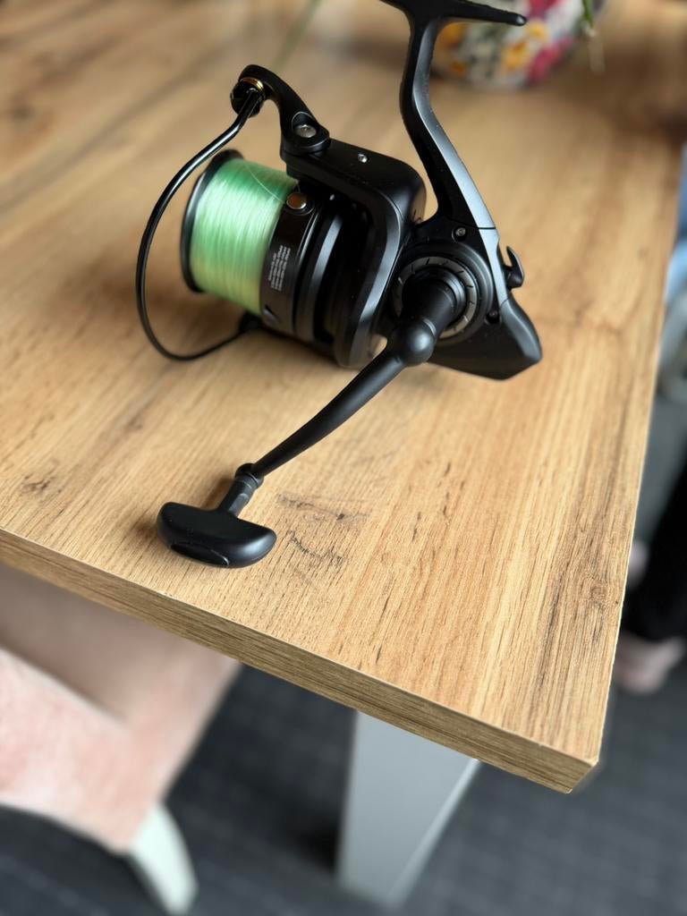 2 x Daiwa Black Widow 5000 LDA., Ophalen, Zo goed als nieuw, Molen