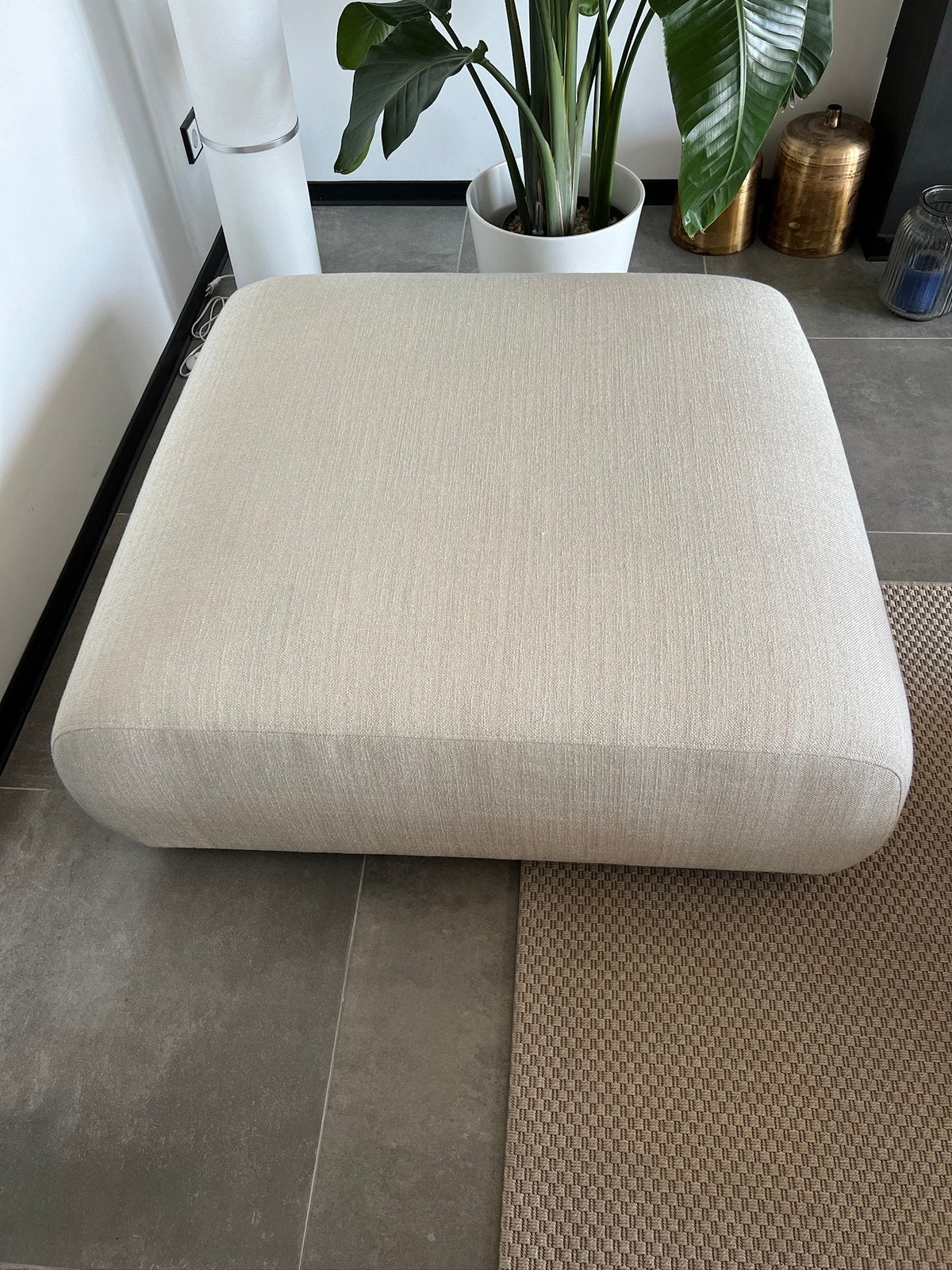Beige hocker / poef ongeveer 110x110x38 cm, Huis en Inrichting, Ophalen, Vierkant, 100 tot 125 cm, Zo goed als nieuw