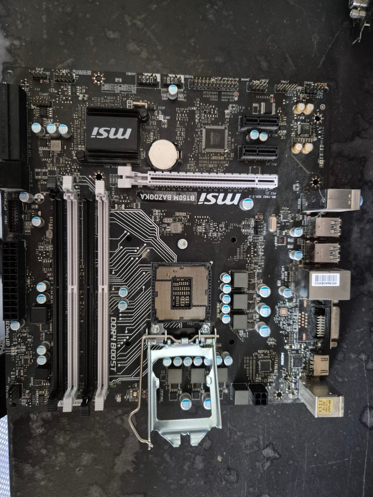 Kapotte msi B150M BAZOOKA, Ophalen, DDR4