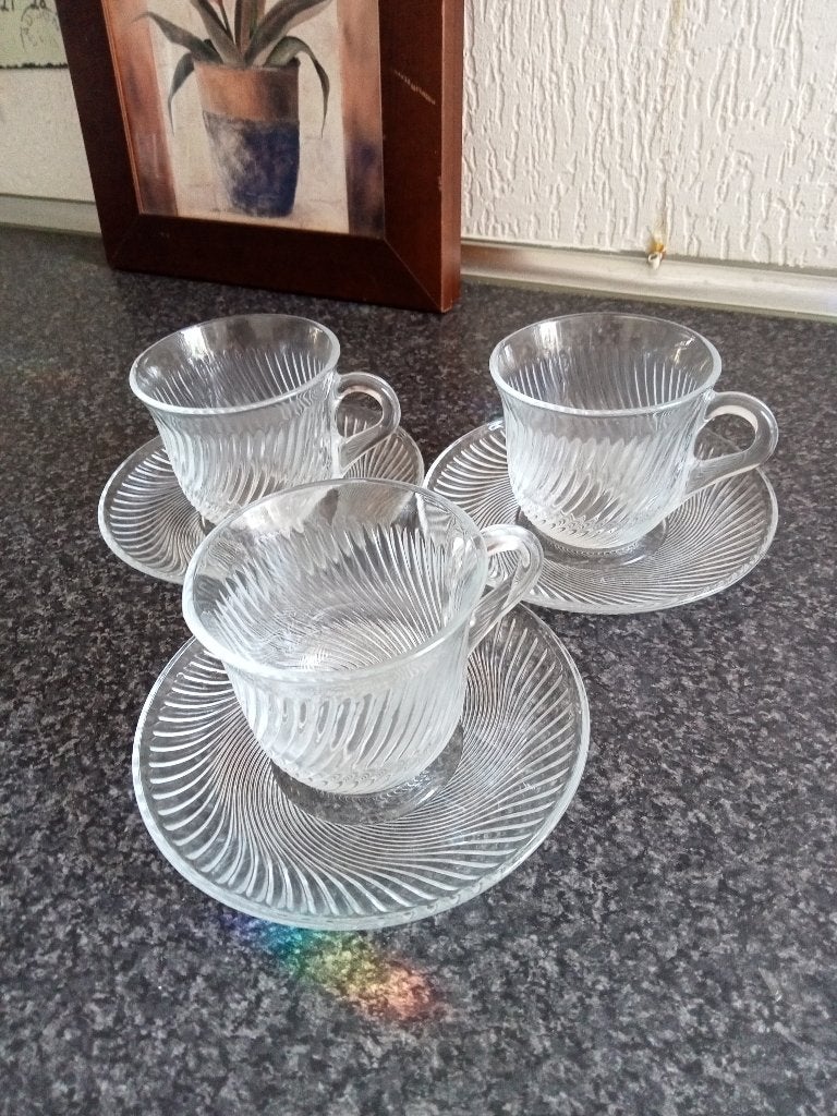 3 prachtige glazen thee kop en schotels., Nieuw, Ophalen of Verzenden, Glas, Overige stijlen