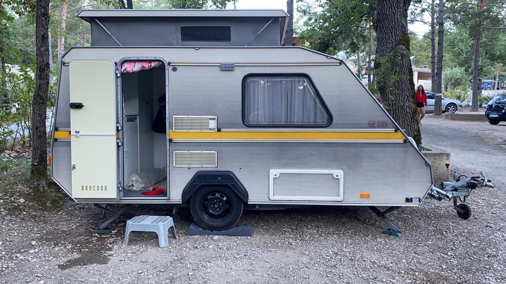Kip 37 EK (Compact en licht met hefdak, Caravans en Kamperen, Kip, Hefdak, Particulier, 4 tot 5 meter