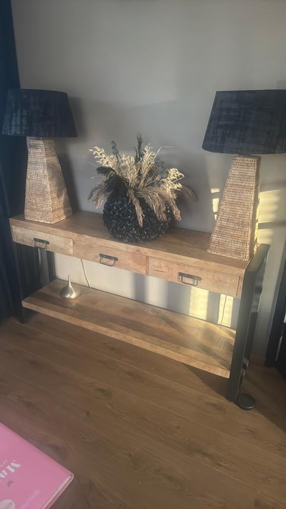 Sidetable britt mangohout, Ophalen, Gebruikt, 100 tot 150 cm, 25 tot 50 cm