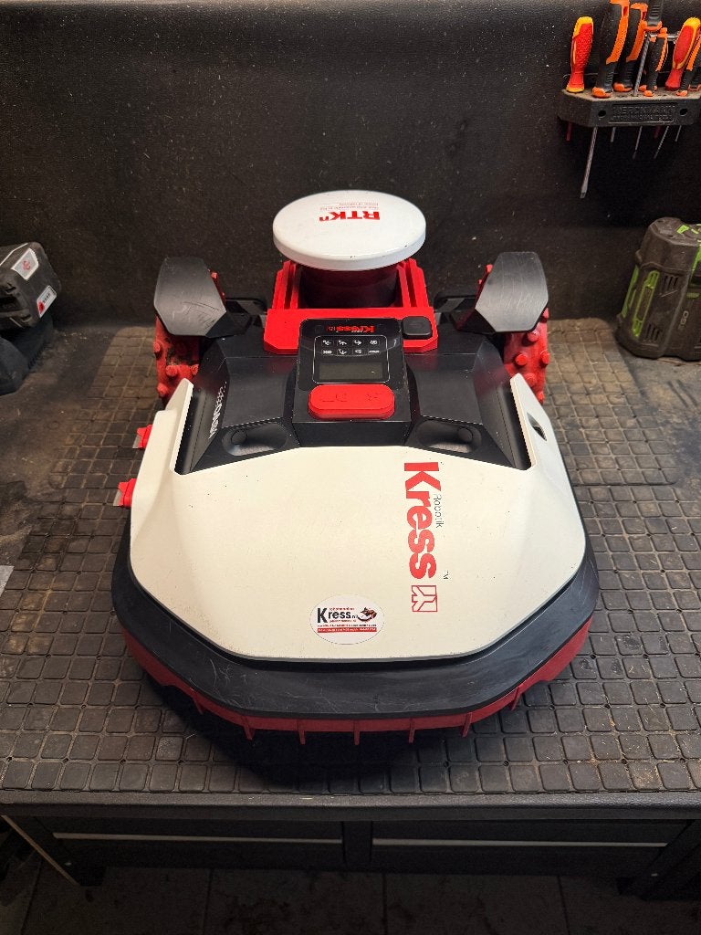 Kress RTKn KR173E – tot 3000 m² – inclusief installatie, Bestuurbaar via app, Zo goed als nieuw, 20 tot 25 cm, Kress