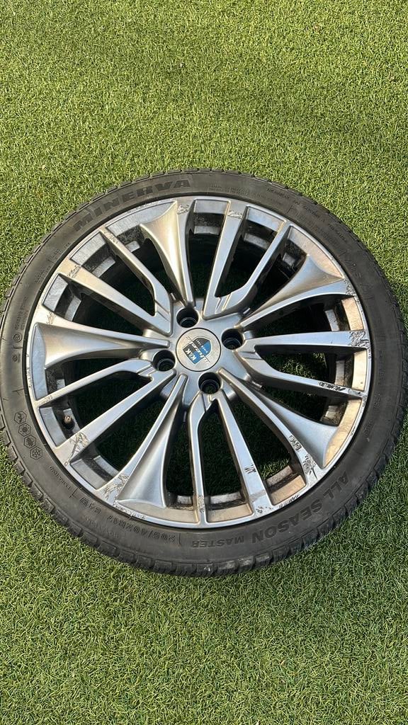 Een set banden met velgen is te koop. 4/100 R 17. All-season, Ophalen of Verzenden, 17 inch, All Season