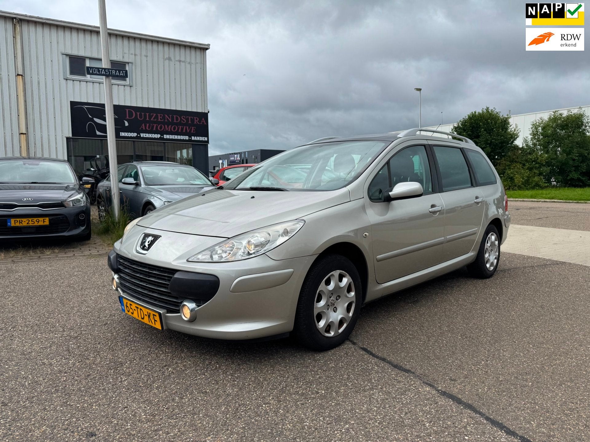 Peugeot 307 SW 1.6-16V nwe distributie/apk, Ac, Cc, Gebruikt, 4 cilinders, 715 kg, 7 stoelen