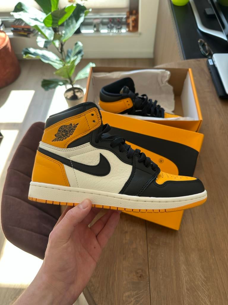 Nike Air Jordan 1 High OG "Yellow Toe Taxi", Kleding | Heren, Schoenen, Zwart, Ophalen of Verzenden, Sneakers of Gympen, Zo goed als nieuw