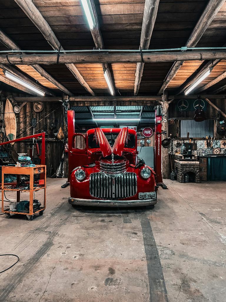 Aangeboden gedeelde garaga/hobbyruimte werkplaats, Juli, Auto diversen, Autostallingen en Garages