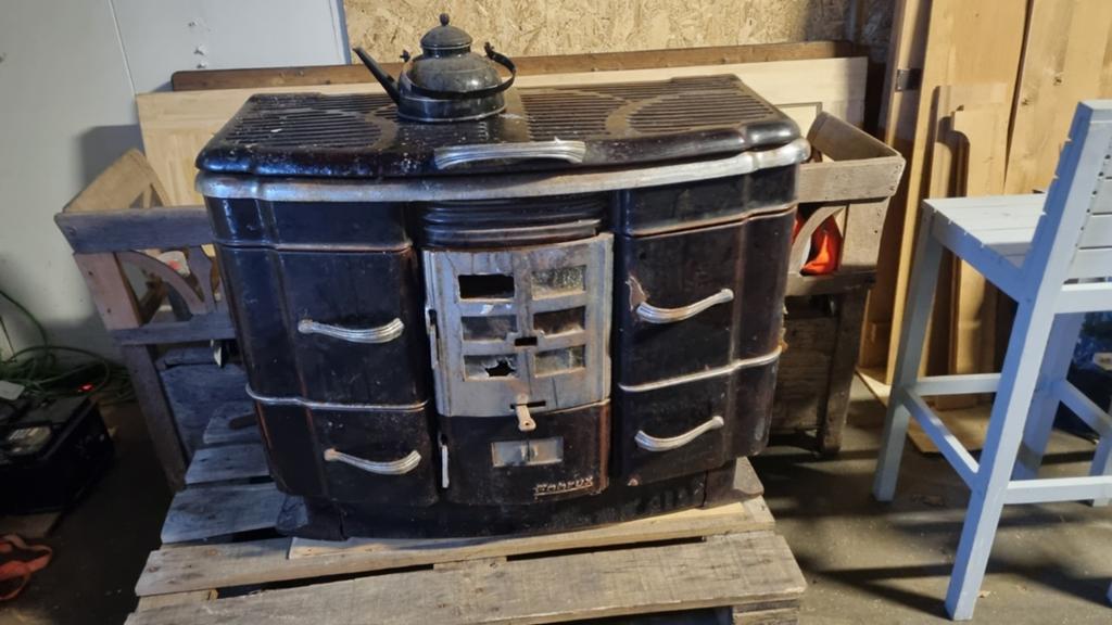 Antieke houtkachel - Fabrux, Ophalen, Gebruikt, Overige brandstoffen, Vrijstaand