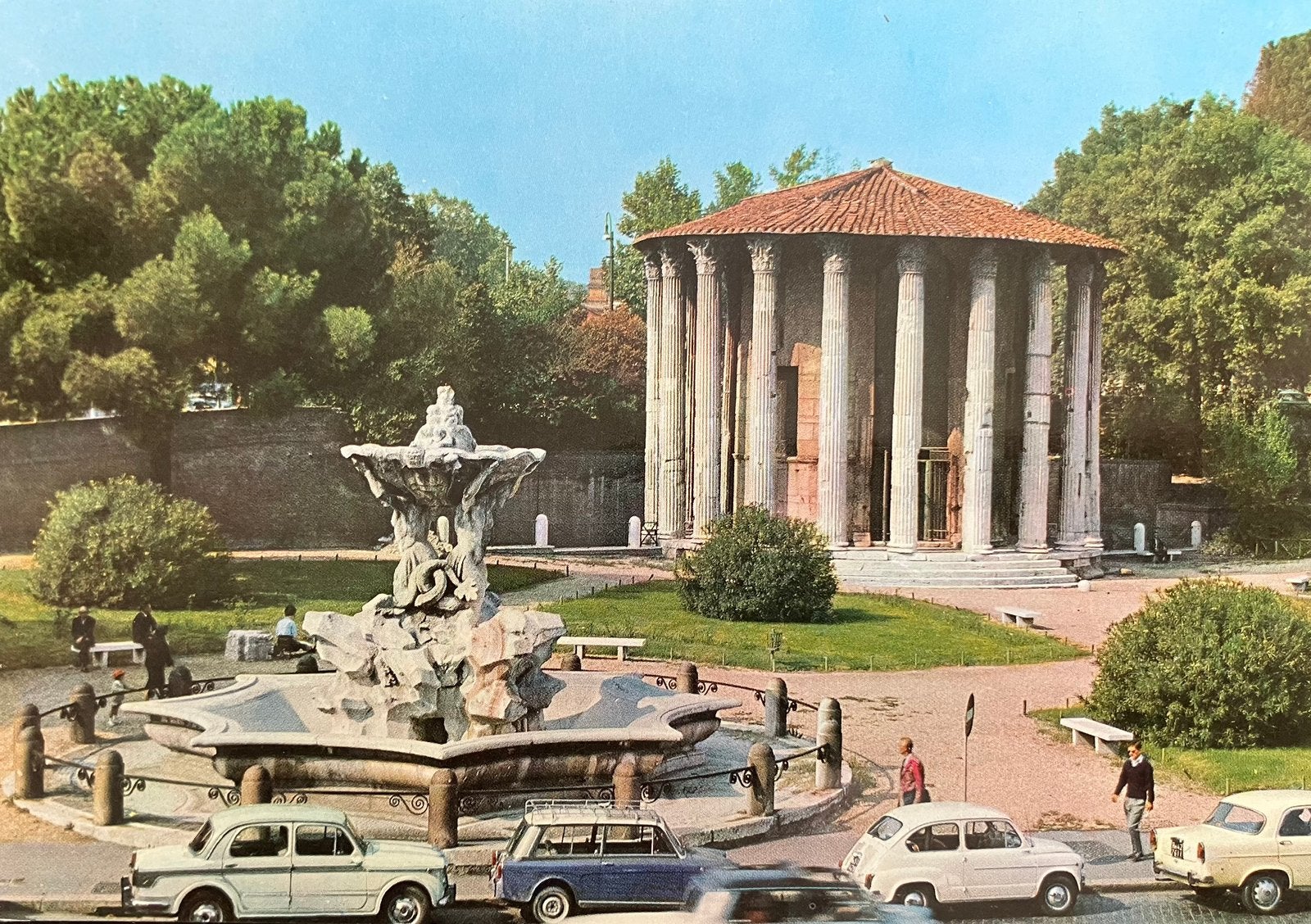Ansichtkaart met 3x Fiat auto’s in Rome Italie, Ophalen of Verzenden, 1960 tot 1980, Ongelopen, Voertuig