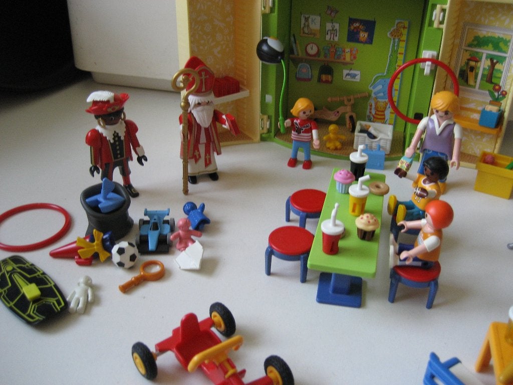 Foto 7 van playmobil sint en piet op het kinderdagverblijf