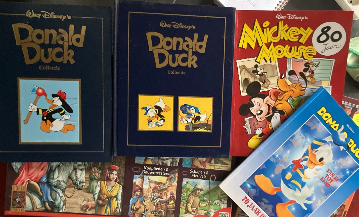 Donald Duck Collectie en Mickey Mouse 80 Jaar Boek, Meerdere stripboeken, Ophalen of Verzenden, Gelezen
