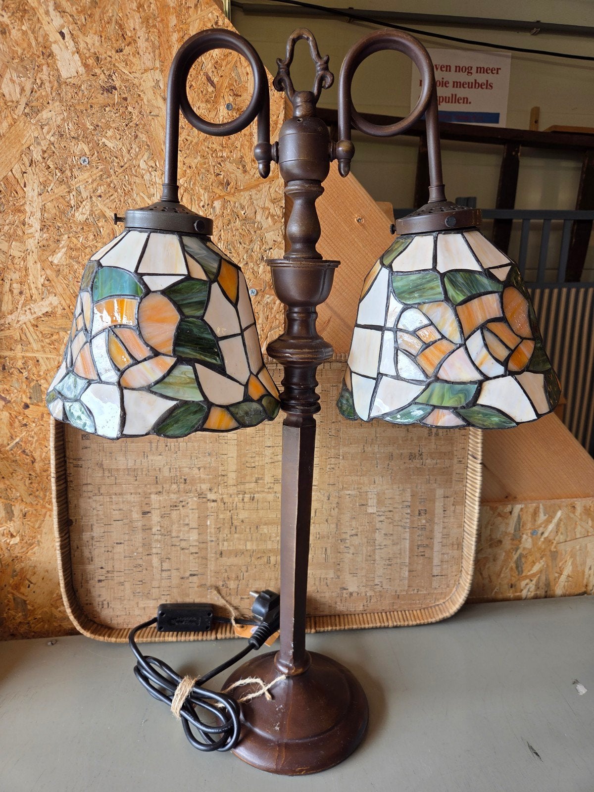 Bronzen Tiffany tafellamp met dubbele kap, Antiek en Kunst, Antiek | Lampen, Ophalen