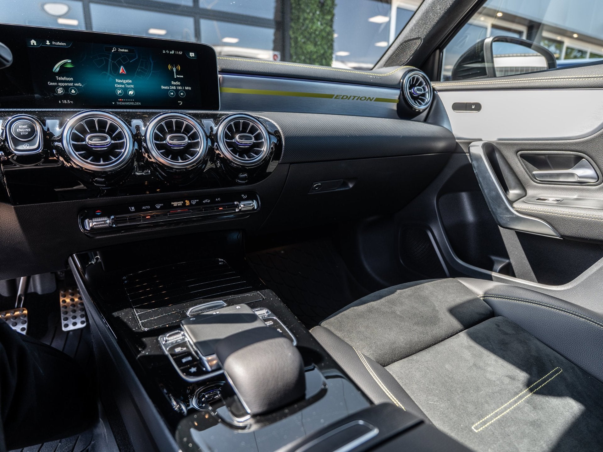 Mercedes-Benz A-klasse 250 224PK Edition One AMG | Premium P, Auto's, Dealer onderhouden, 15 km/l, Gebruikt, Zwart