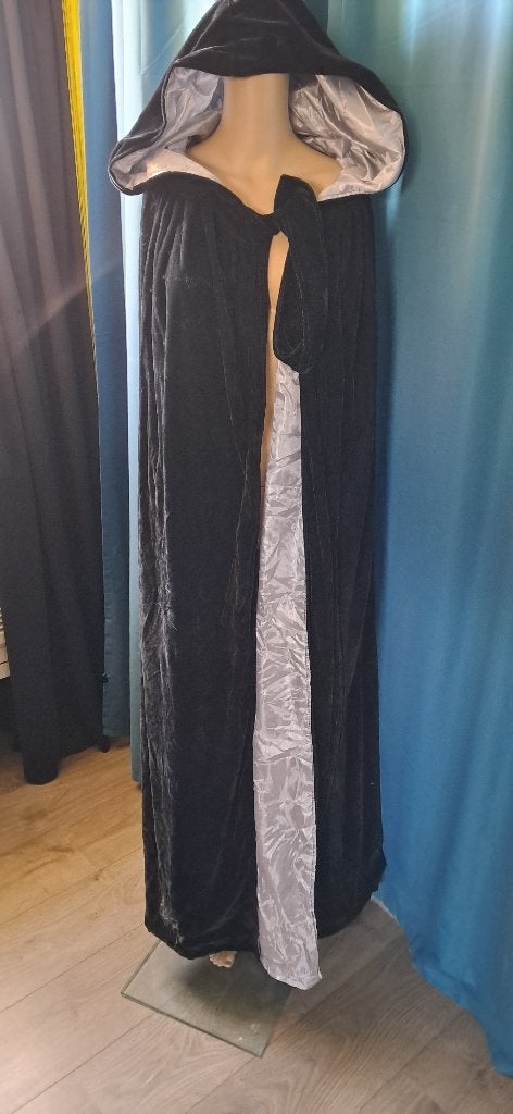 Zwarte cape met grijze satijnen voering voor themafeesten, Kleding | Heren, Verzenden, Nieuw, Overige maten, Kleding