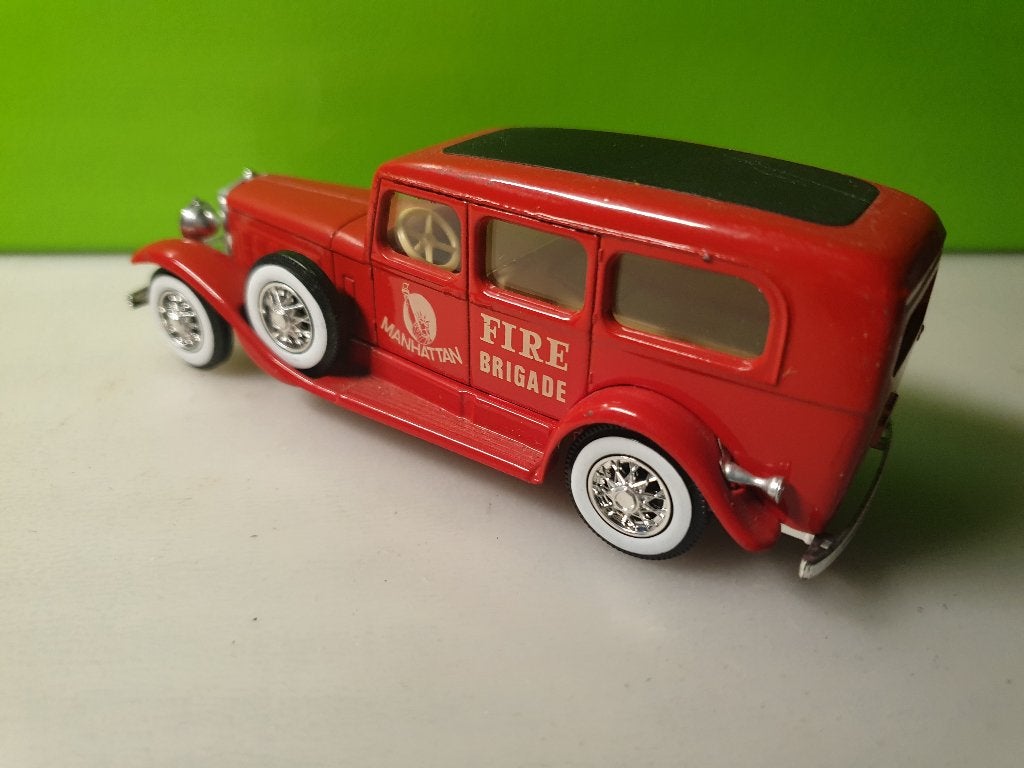 Solido - Cadillac V16 Manhattan Fire Brigade [rood] 1/43, Ophalen of Verzenden, Gebruikt, Auto, Solido