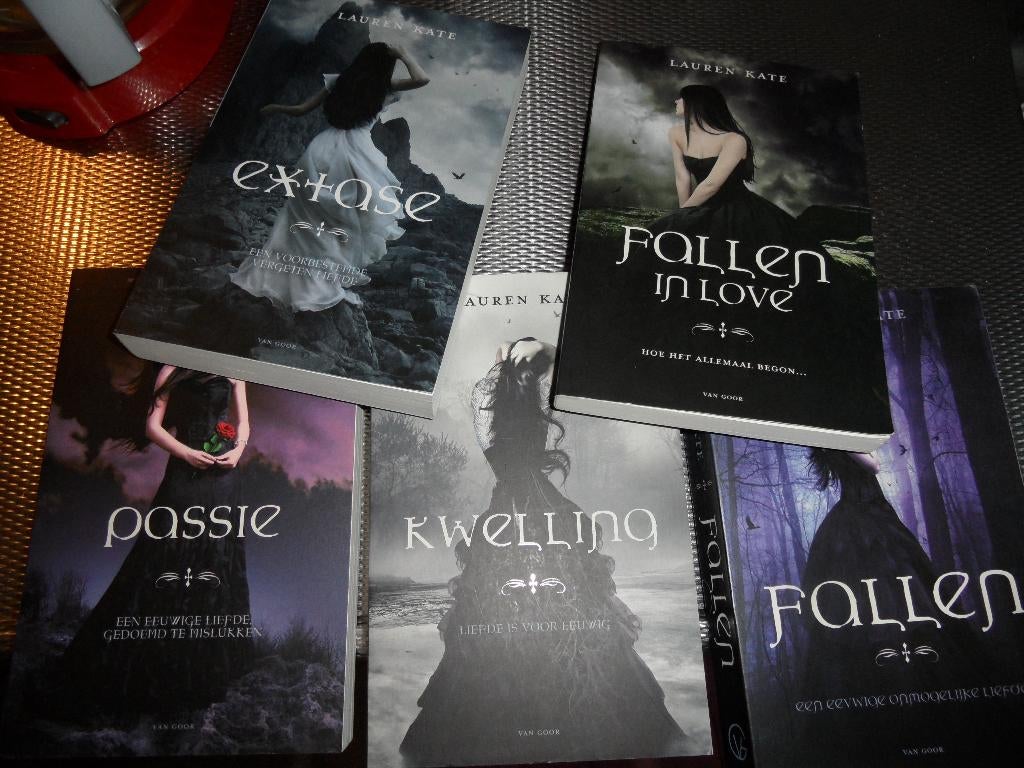 Lauren Kate:Fallen,5 delen compleet, Ophalen of Verzenden, Gelezen