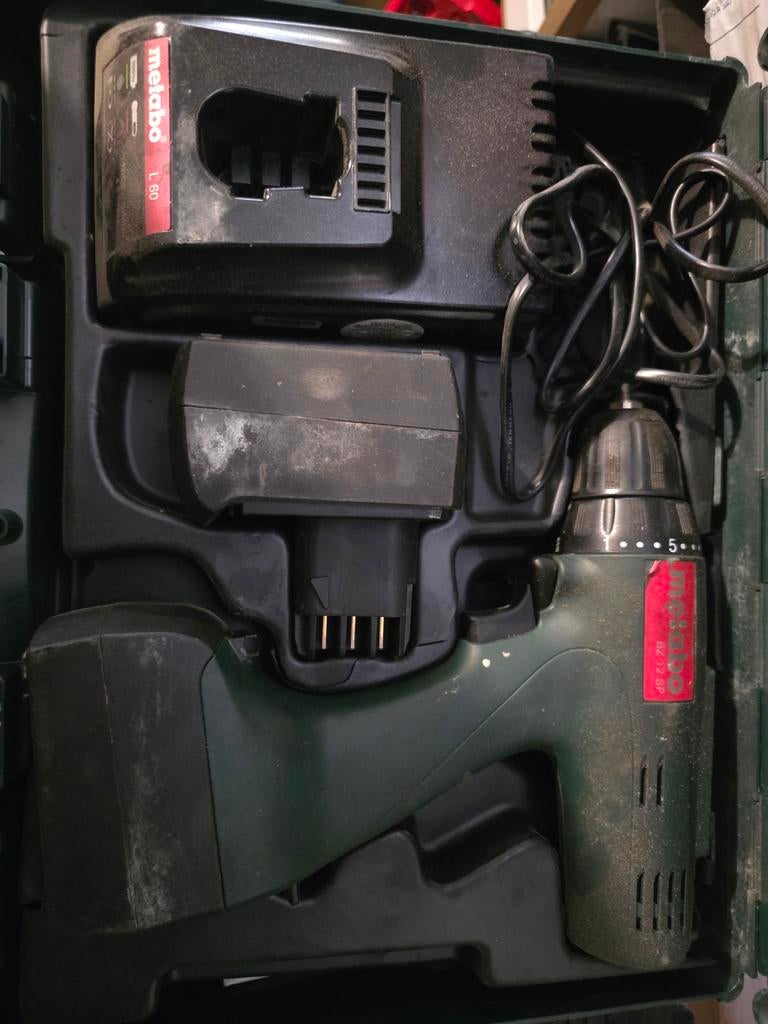 Metabo BZ 12 SP accuboormachine met lader, Ophalen of Verzenden, Gebruikt, Boor- en Schroefmachine