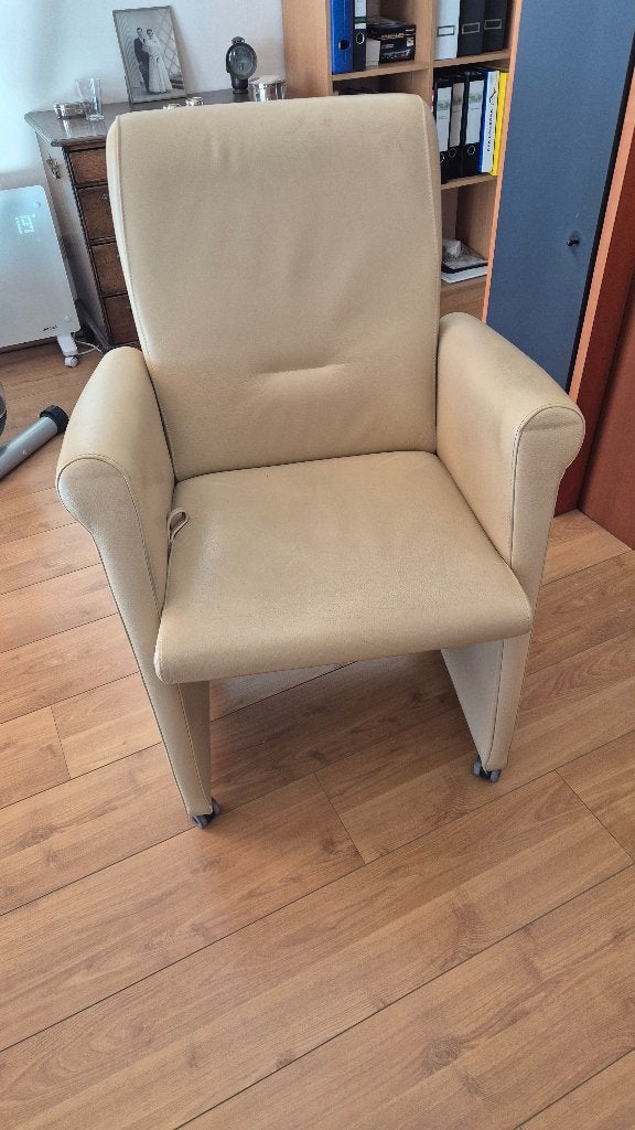 2 Verrijdbare lederen stoelen kleur beige, Ophalen, Gebruikt, Twee, Overige kleuren