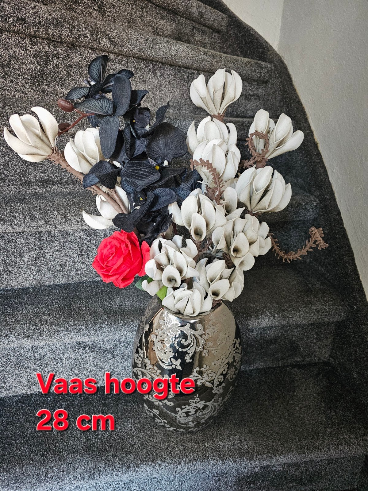 Foam bloemen, kunstbloemen,  zilveren vaas, nep bloemen,, Binnen, Ophalen of Verzenden, Zo goed als nieuw, Meerkleurig